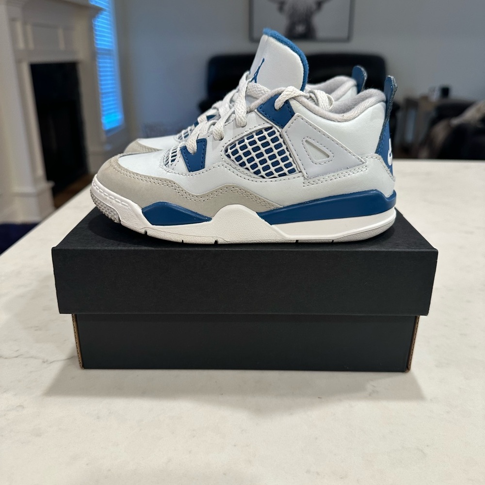 Jordan Retro 4 Military Blue - Picture 2 of 10